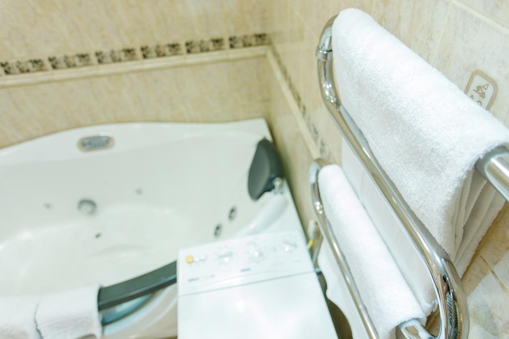 Studio De Luxe With Jacuzzi Суми Екстер'єр фото