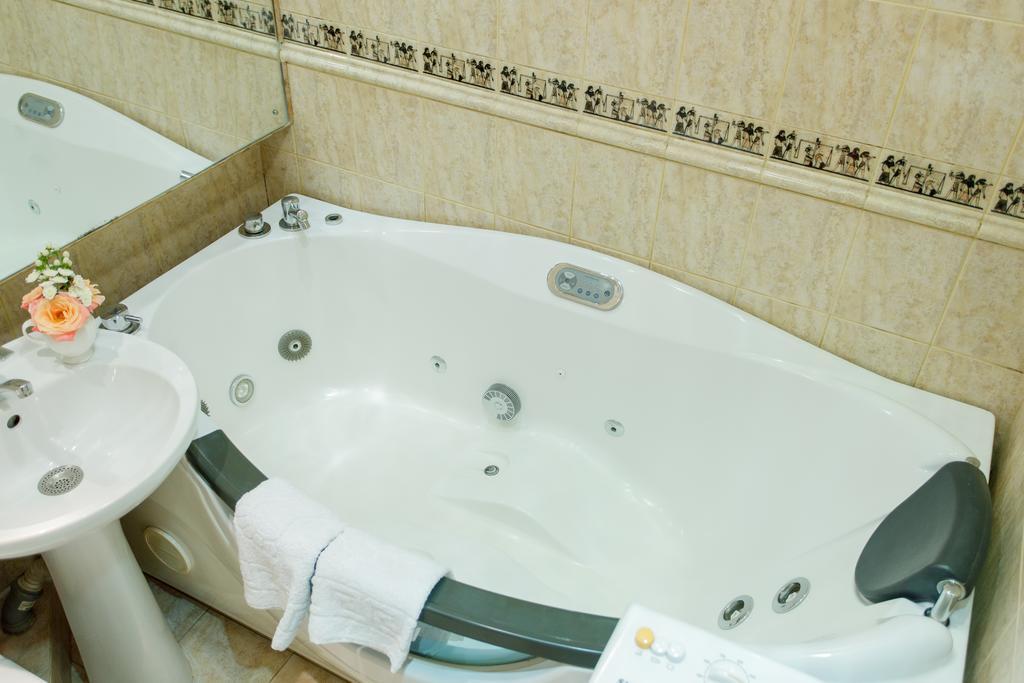Studio De Luxe With Jacuzzi Суми Екстер'єр фото