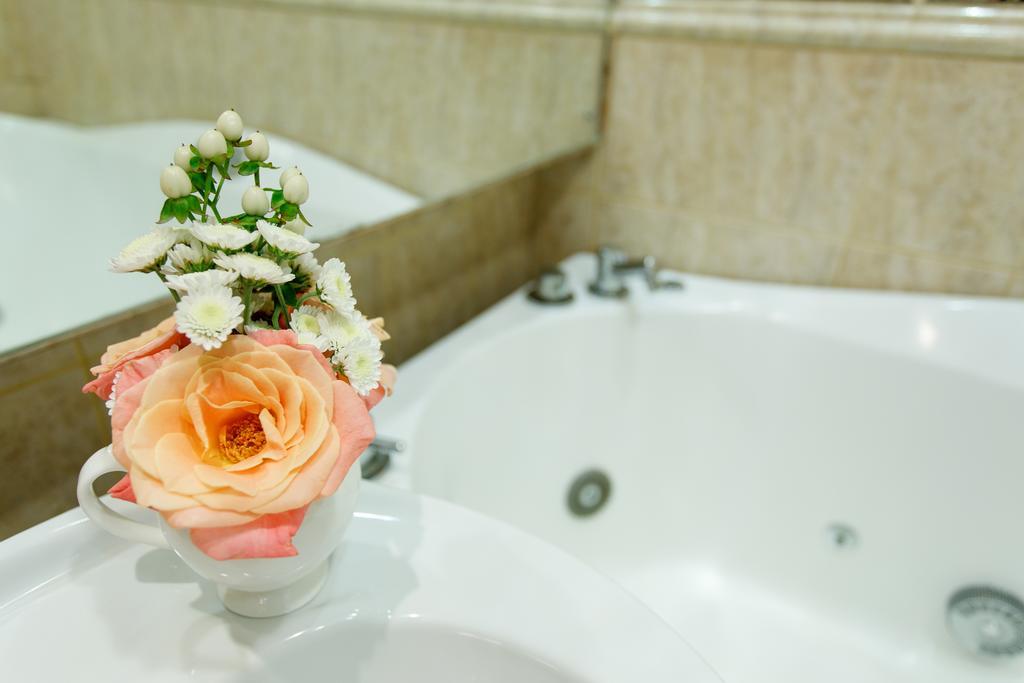 Studio De Luxe With Jacuzzi Суми Екстер'єр фото