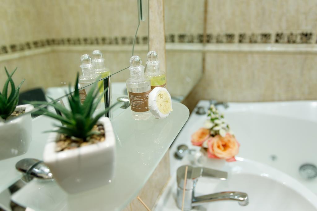 Studio De Luxe With Jacuzzi Суми Екстер'єр фото