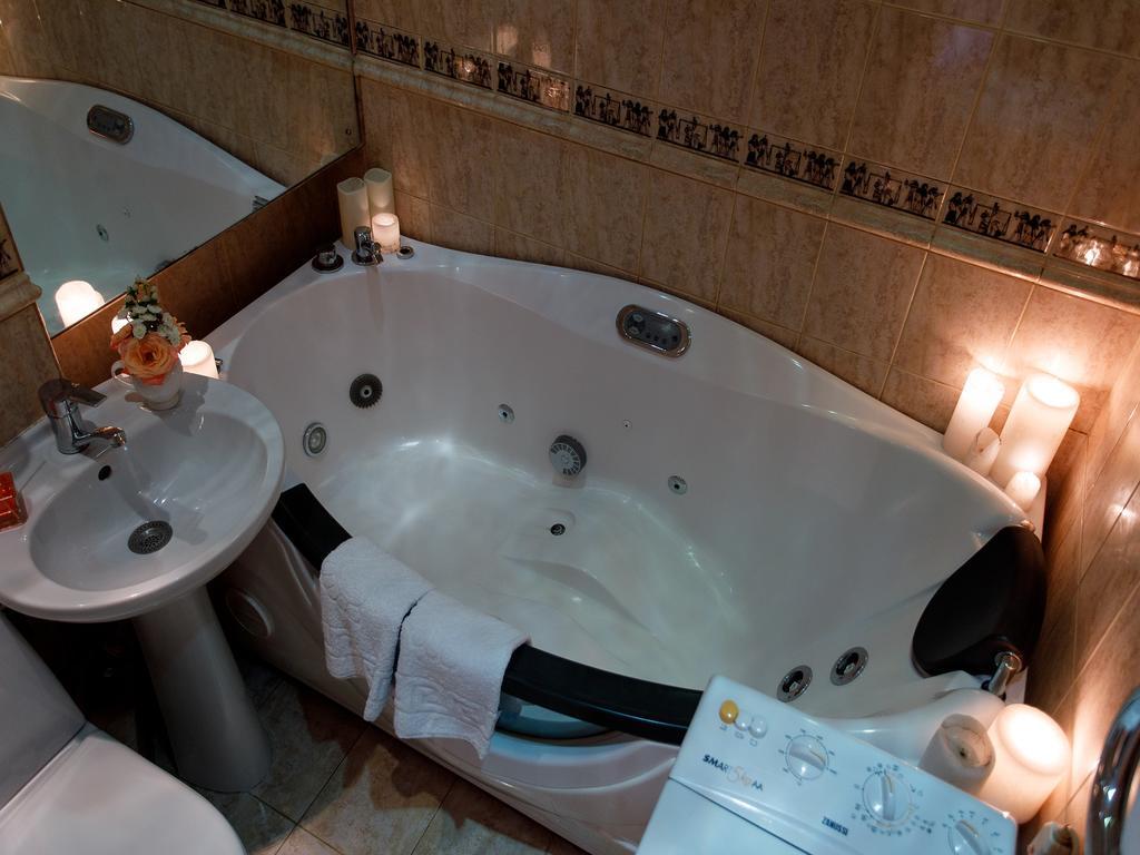 Studio De Luxe With Jacuzzi Суми Екстер'єр фото